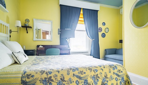 Room (15)