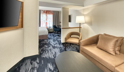 Suite, 1 King Bed with Sofa bed, Hearing Accessible (Roll-in Shower)