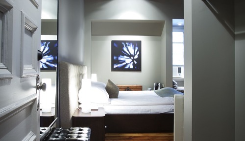 Design Room, 1 Queen Bed, Private Bathroom