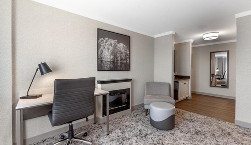 Suite, 1 Queen Bed, Fireplace, Corner (Walk-in Shower)