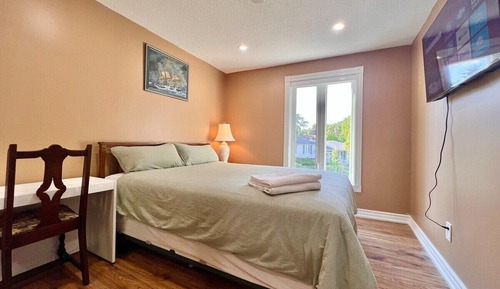 Classic Double Room, 1 Queen Bed, Shared Bathroom