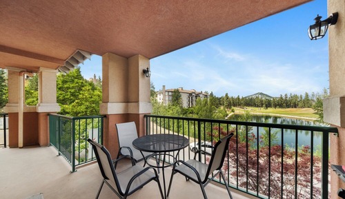 Classic Studio, Kitchen, Courtyard View