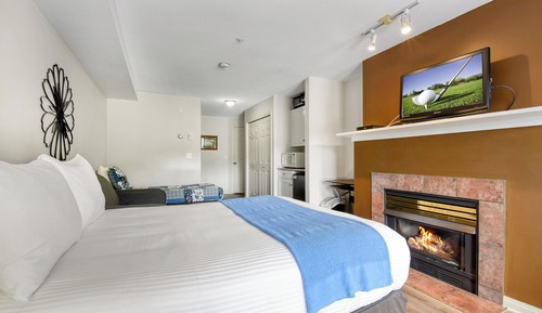 Comfort Studio Suite, Refrigerator & Microwave, Courtyard View
