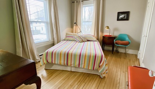 Comfort Room, 1 Queen Bed, Private Bathroom (code accessible)
