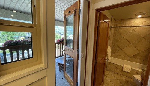 Deluxe Room, 2 Queen Beds, Balcony, Mountain View (No Pets)