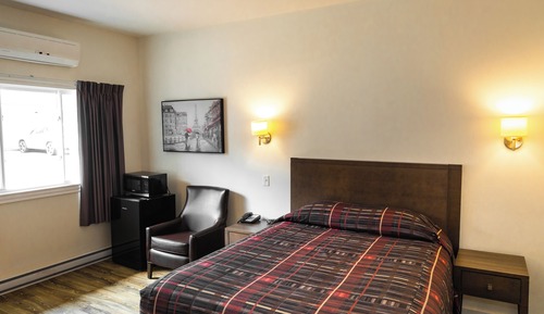 Single Room, 1 Queen Bed, Non Smoking, Refrigerator & Microwave