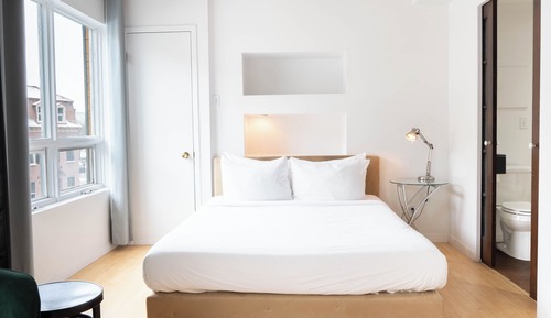Standard Room, 1 Queen Bed