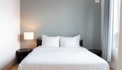 Grand Studio , Adjacent Building ,1 Double Bed , Kitchenette