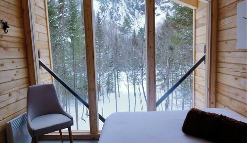 Le Gérard - A cozy romantic cabin in the woods with an outdoor fire pit accessible via a trail (2min