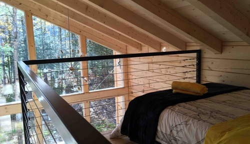 The Conrad - A chalet with a private hot tub, valley views, and dog-friendly accommodations