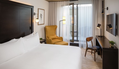 Deluxe Room, 1 King Bed, Balcony
