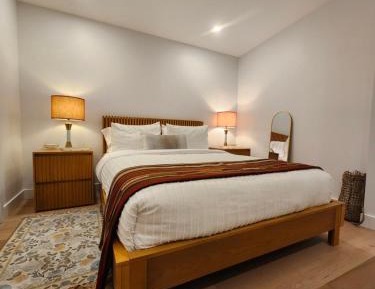 Deluxe Queen Suite