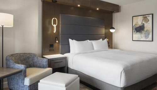 Executive King Room with Rain Shower - Second Floor/Non-Smoking
