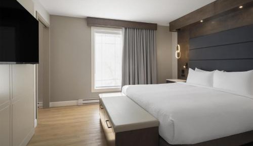 King Suite with Balcony and Whirlpool - Non-Smoking
