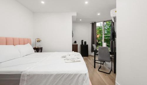 Deluxe Queen Room