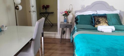 Queen Room with Garden View