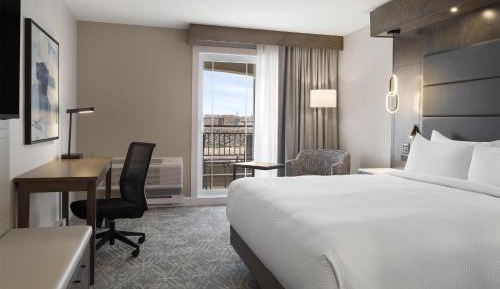 Executive King Room with Balcony and Rain Shower - Non-Smoking