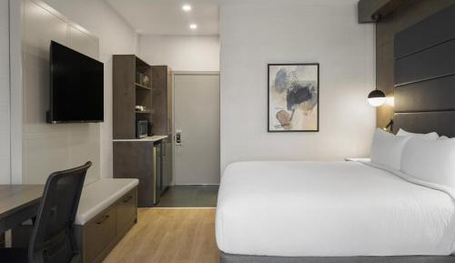 Executive King Room with Rain Shower - Non-Smoking