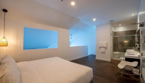 King Suite with Sofa Bed and Balcony - Non-Smoking
