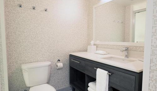 King Studio Suite with Tub - Mobility/Hearing Accessible