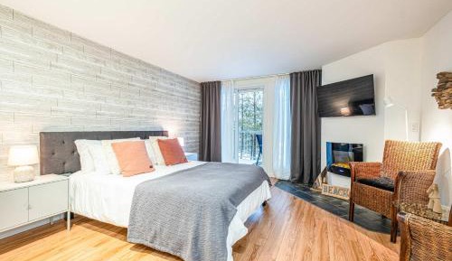 Studio Apartment with Balcony