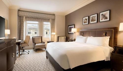 Fairmont Gold King bed Room