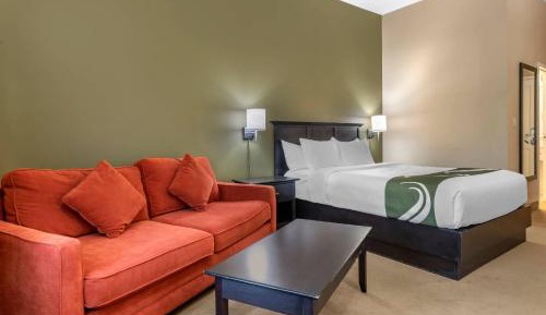 Queen Room with Sofa Bed - Non-Smoking