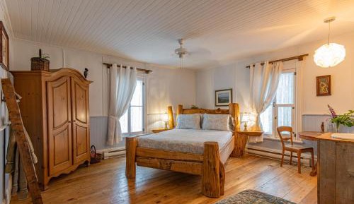Deluxe Queen Room