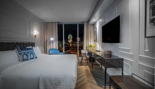 Deluxe King Room