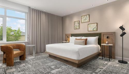 King Room with Bath Tub - Mobility Accessible
