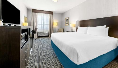 King Room with Roll-in Shower - Disability Access/Non-Smoking