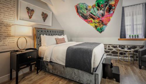 Deluxe Queen Room