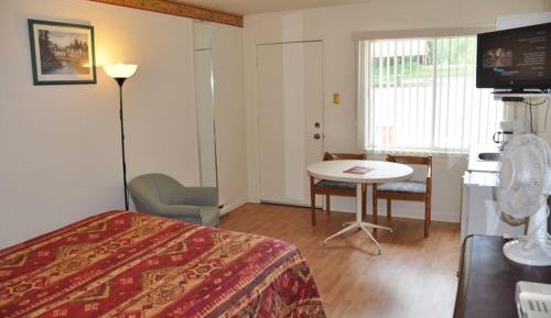 Queen Room with Kitchenette