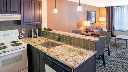 2 Doubles One-Bedroom Suite with Sofa Bed