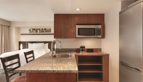 Queen Studio Suite - Mobility Access