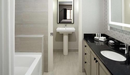 One-Bedroom Suite with kitchenette - Two Double Beds and Fireplace - Non-Smoking