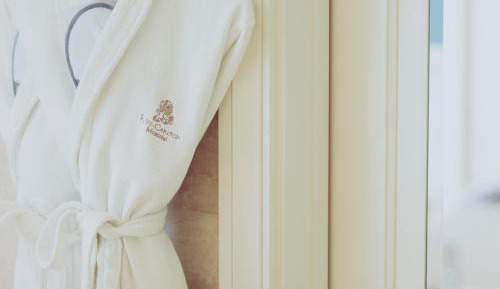 Royal, Suite