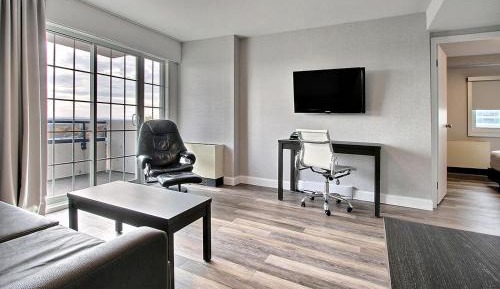 One-Bedroom Suite, 3 Queen Beds