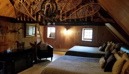 Triple Room with three beds and private Bathroom 