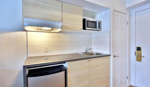 Superior Room, 2 Double Beds with Kitchenette