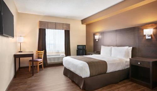Accessible Queen Room - Ground Floor - Non-Smoking