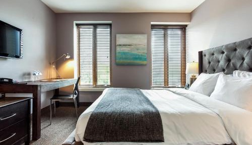 Standard Queen Room