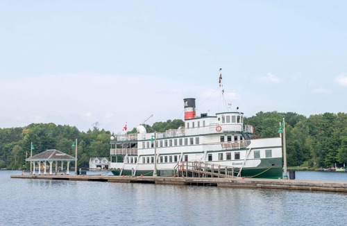 Gravenhurst Hotel | Howard Johnson by Wyndham Gravenhurst