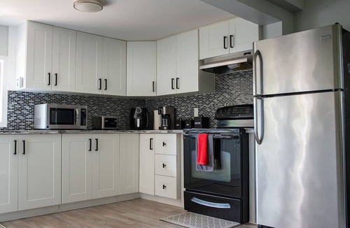 Namur Cottage | Detente Namur, a delightful two-bedroom chalet nestled by a tranquil small lake