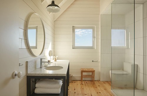 L'Ile-du-Havre-Aubert House | Prestigious home, recipient of many architecture awards, with three rooms