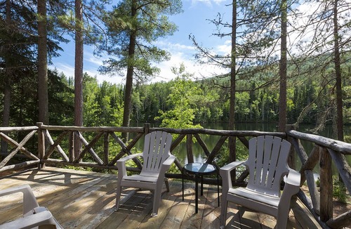 Baie-St-Paul Ski Chalet | Real cottage with a private lake