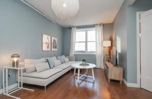 Hull House | Du Portage 1-Bedroom Condo