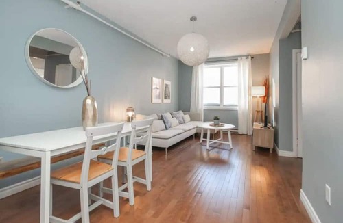 Hull House | Du Portage 1-Bedroom Condo