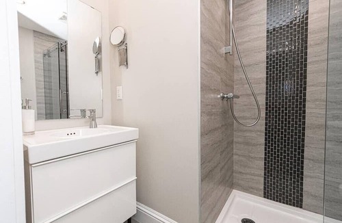 Paine-Sec Apartment | La Grande Vue - Private Bathroom and Terrace