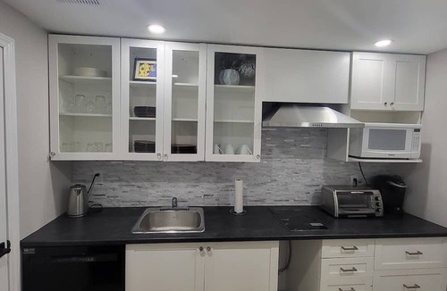 Russell House | Cozy 2-bedroom Basement Unit Near Calypso Water Park Embrun